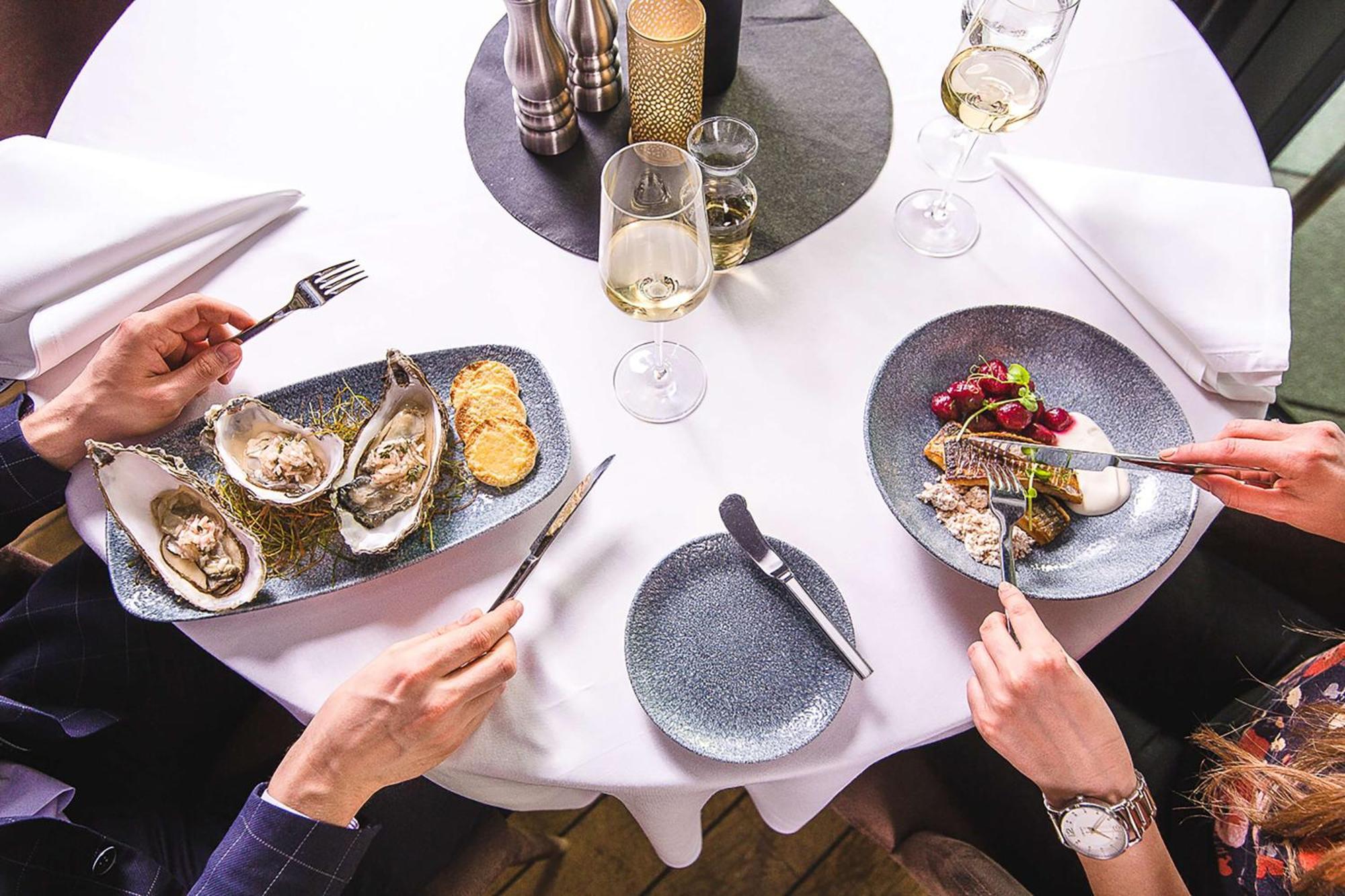 منتجع راديسون بلو سوينوجسي سفينويتشي المظهر الخارجي الصورة Oysters and Champagne